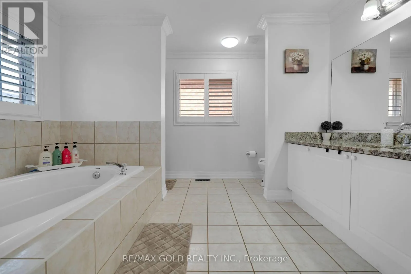 52 LINDERWOOD DRIVE N