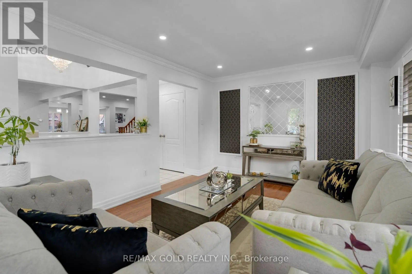 52 LINDERWOOD DRIVE N