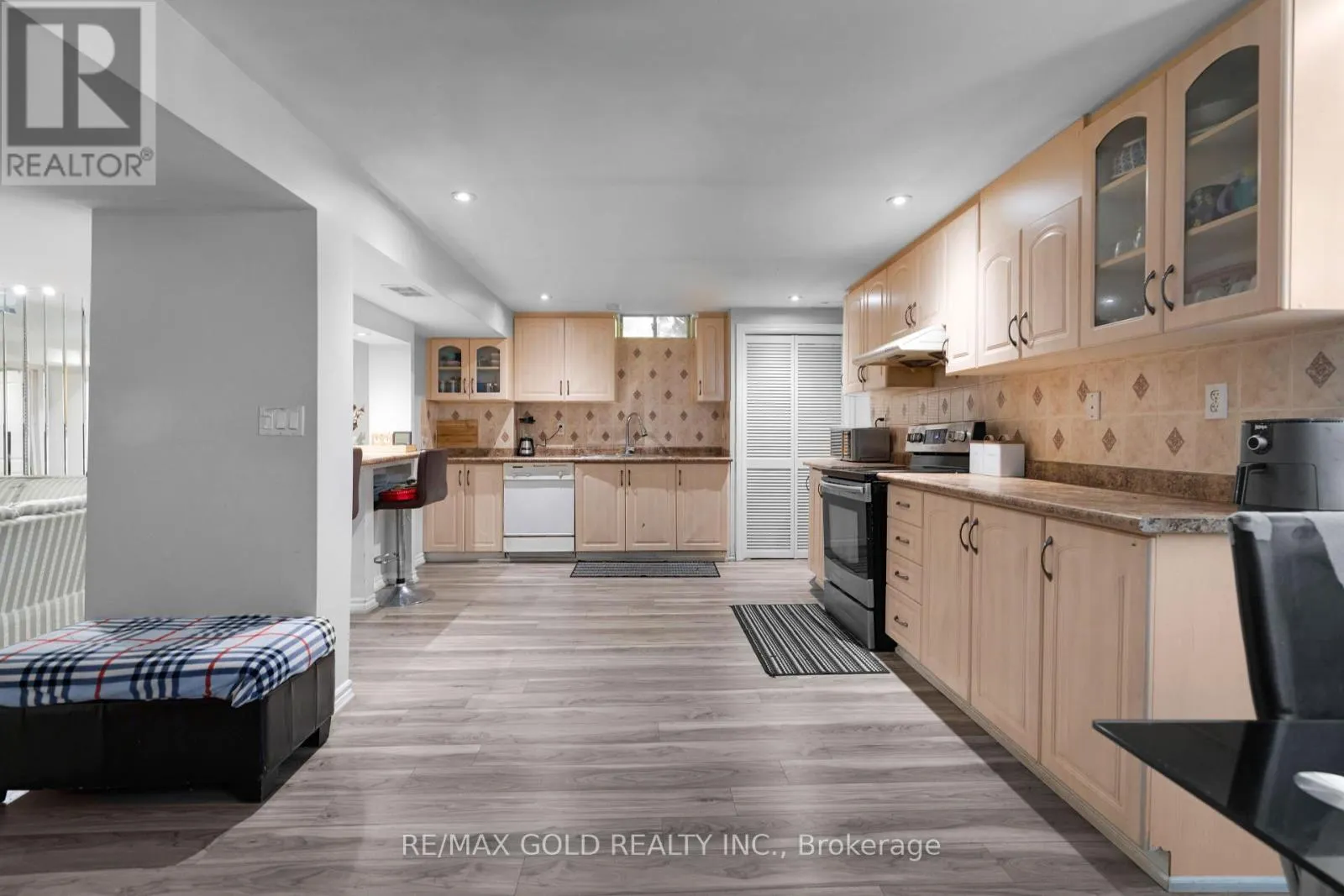52 LINDERWOOD DRIVE N