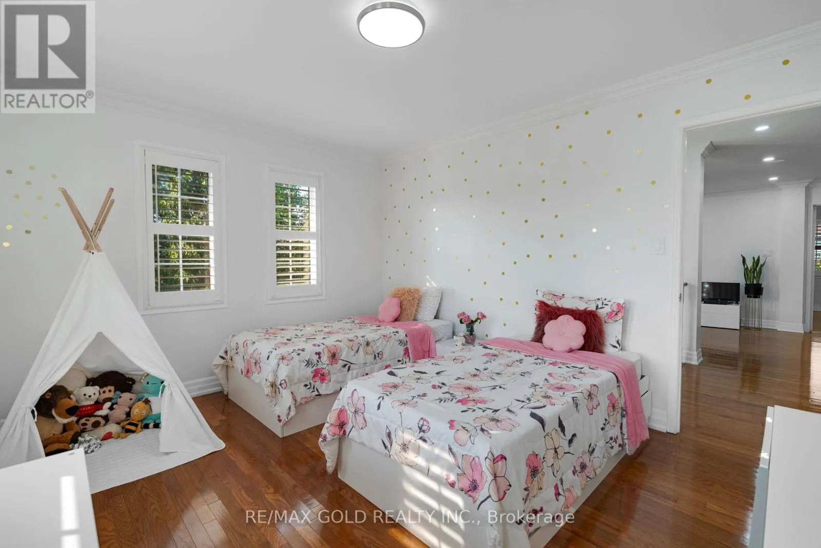 52 LINDERWOOD DRIVE N