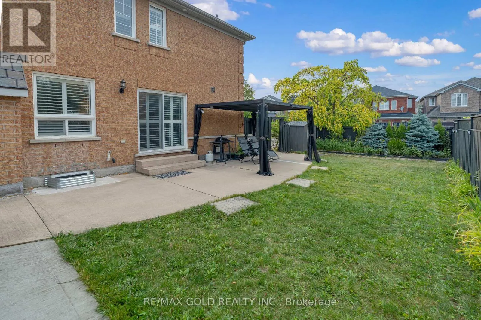 52 LINDERWOOD DRIVE N