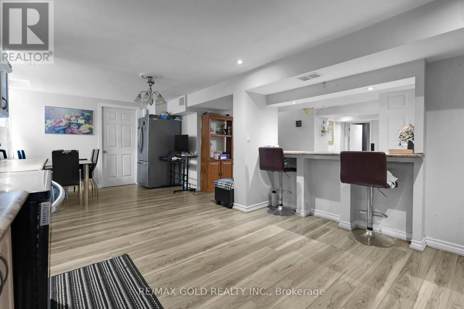 52 LINDERWOOD DRIVE N