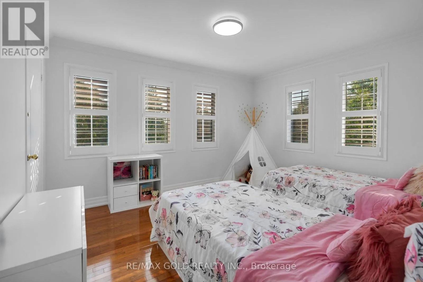 52 LINDERWOOD DRIVE N