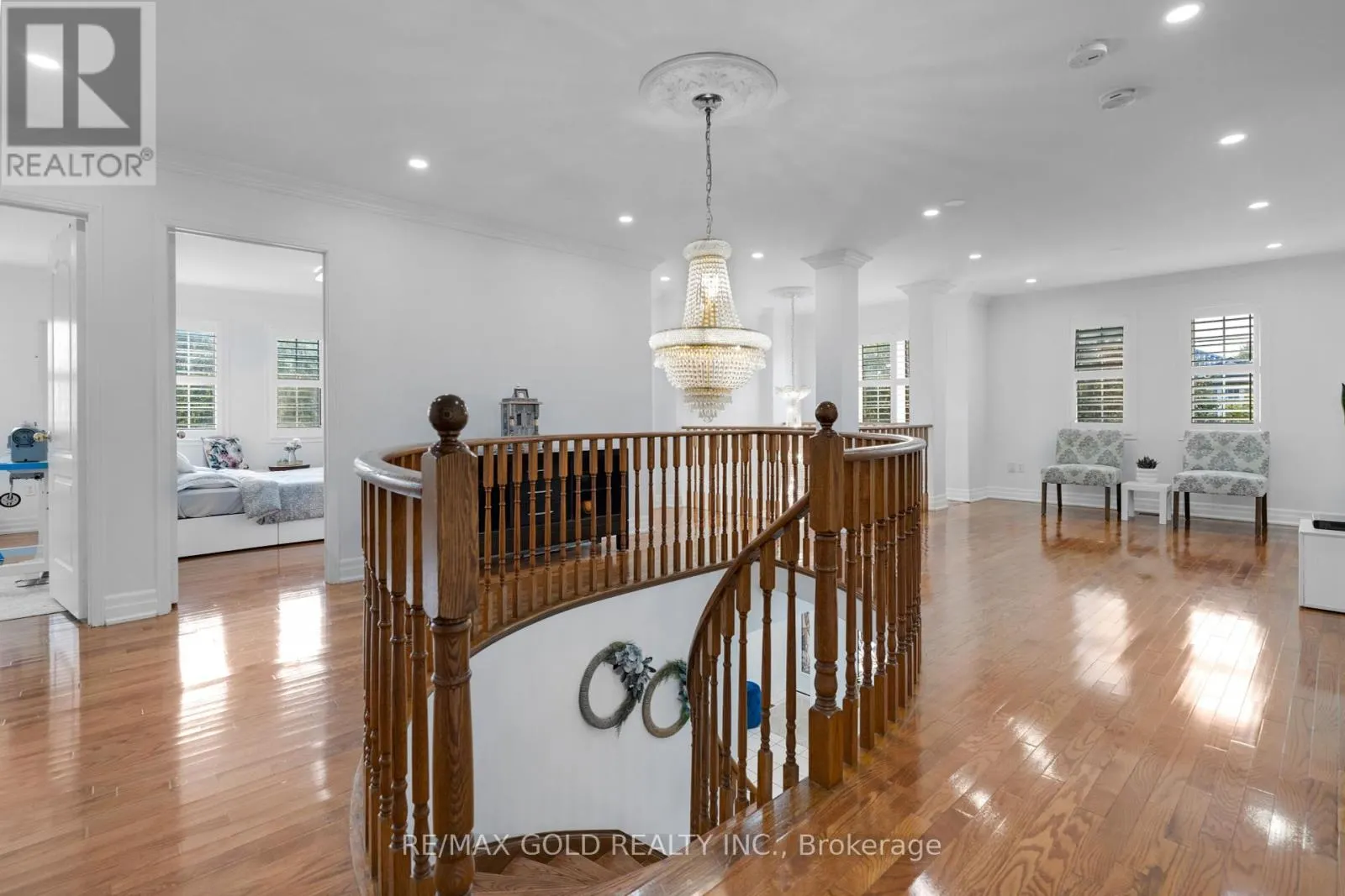 52 LINDERWOOD DRIVE N