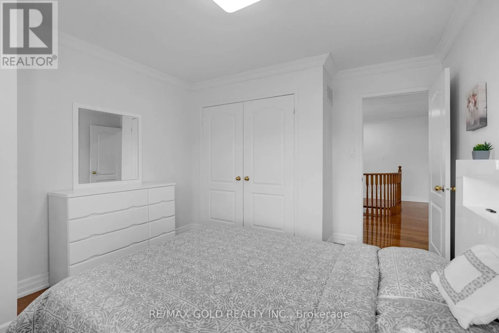 52 LINDERWOOD DRIVE N