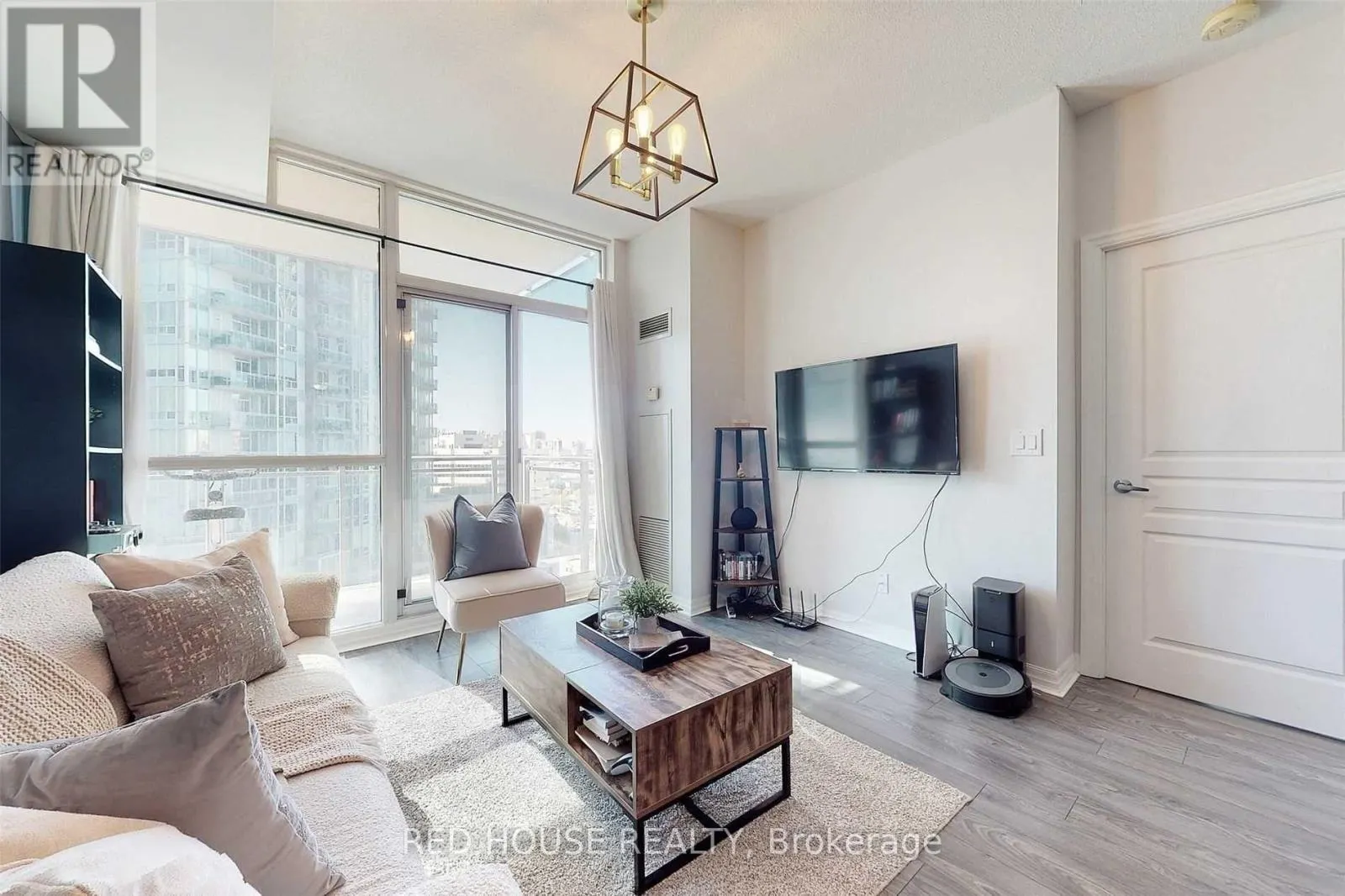 1504 - 225 WEBB DRIVE