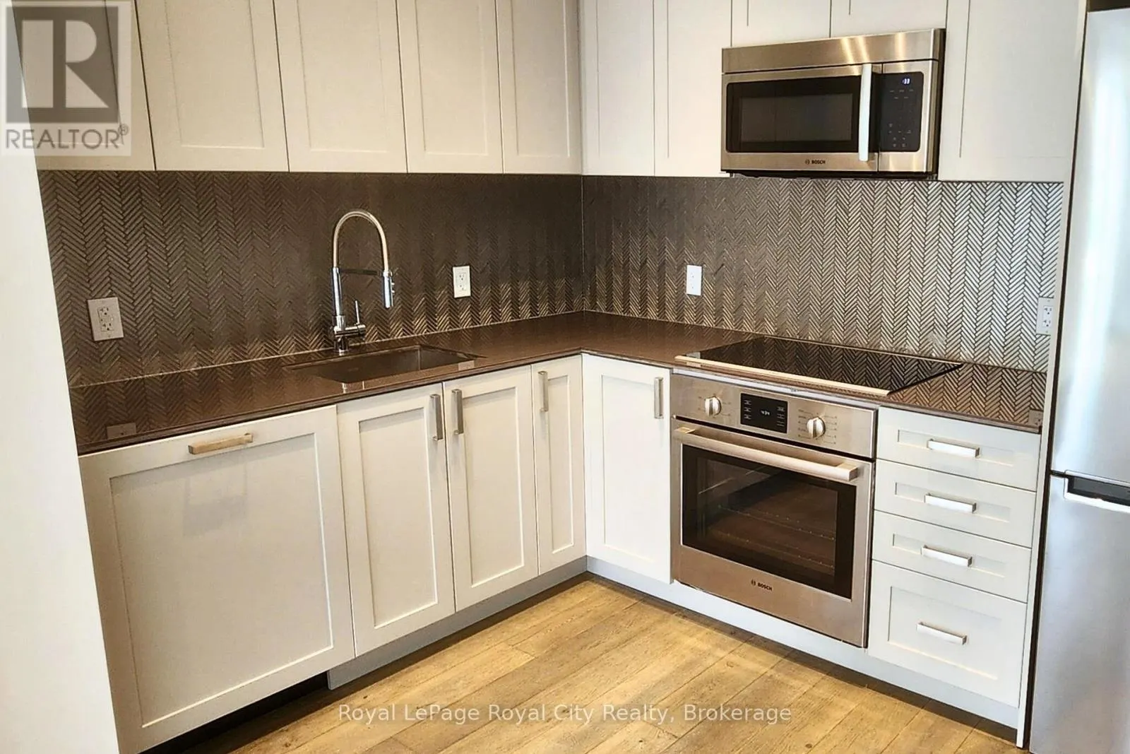 220 - 293 THE KINGSWAY, #220