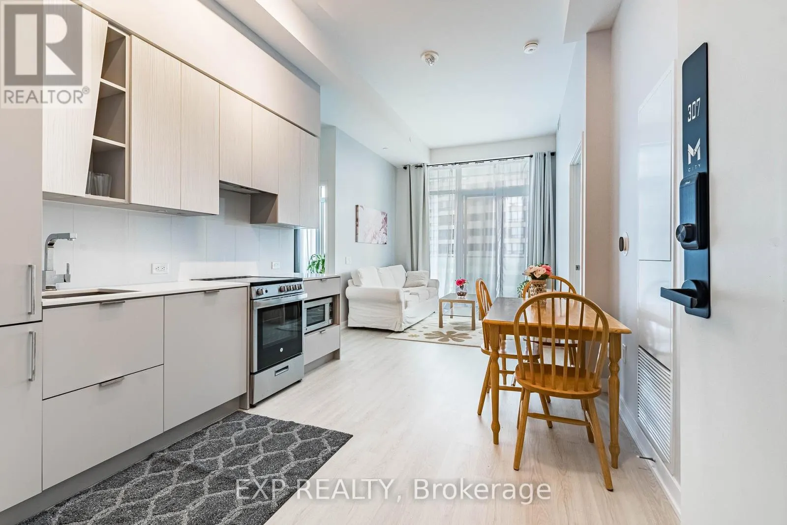 307 - 3883 QUARTZ ROAD