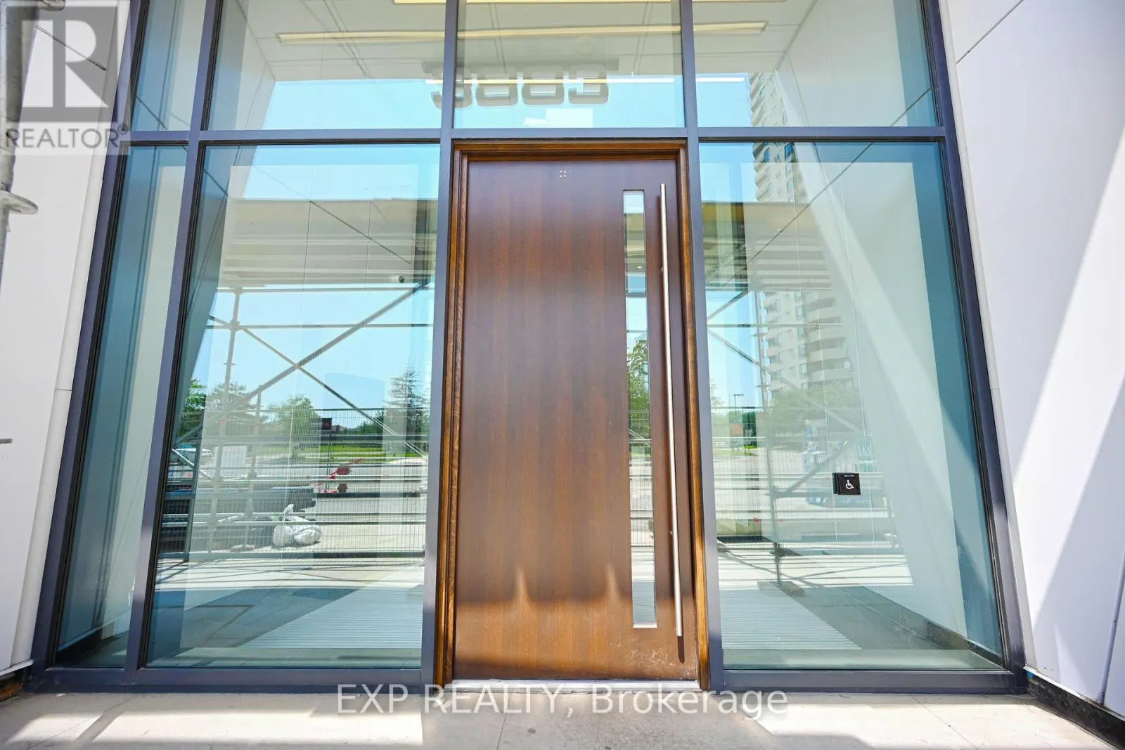 307 - 3883 QUARTZ ROAD