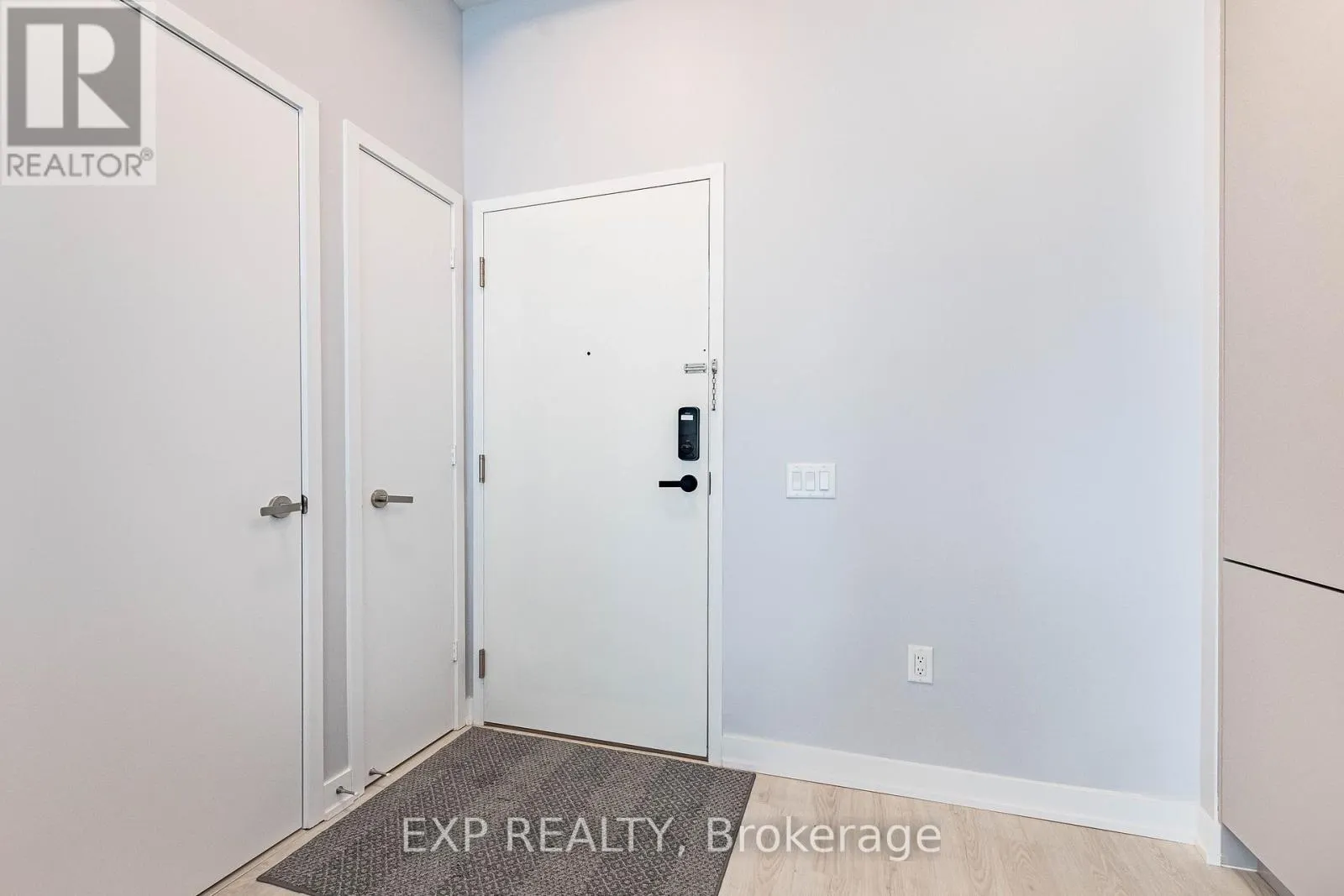 307 - 3883 QUARTZ ROAD