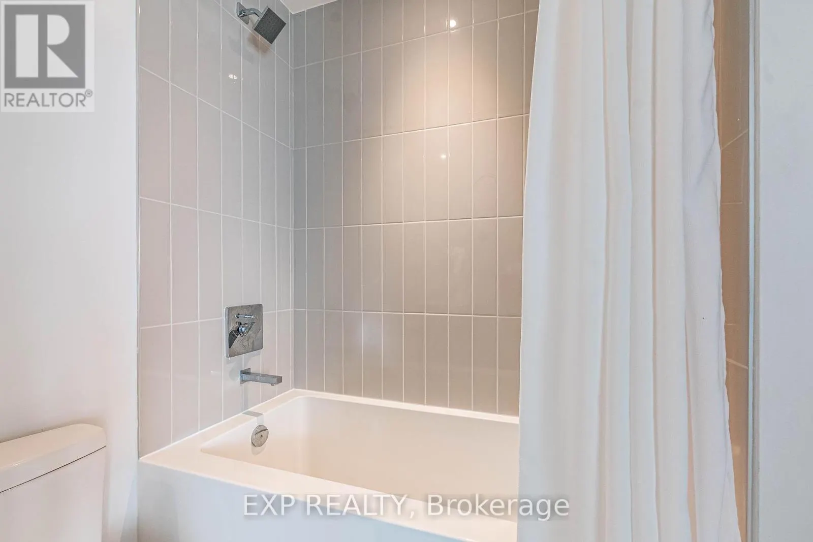 307 - 3883 QUARTZ ROAD