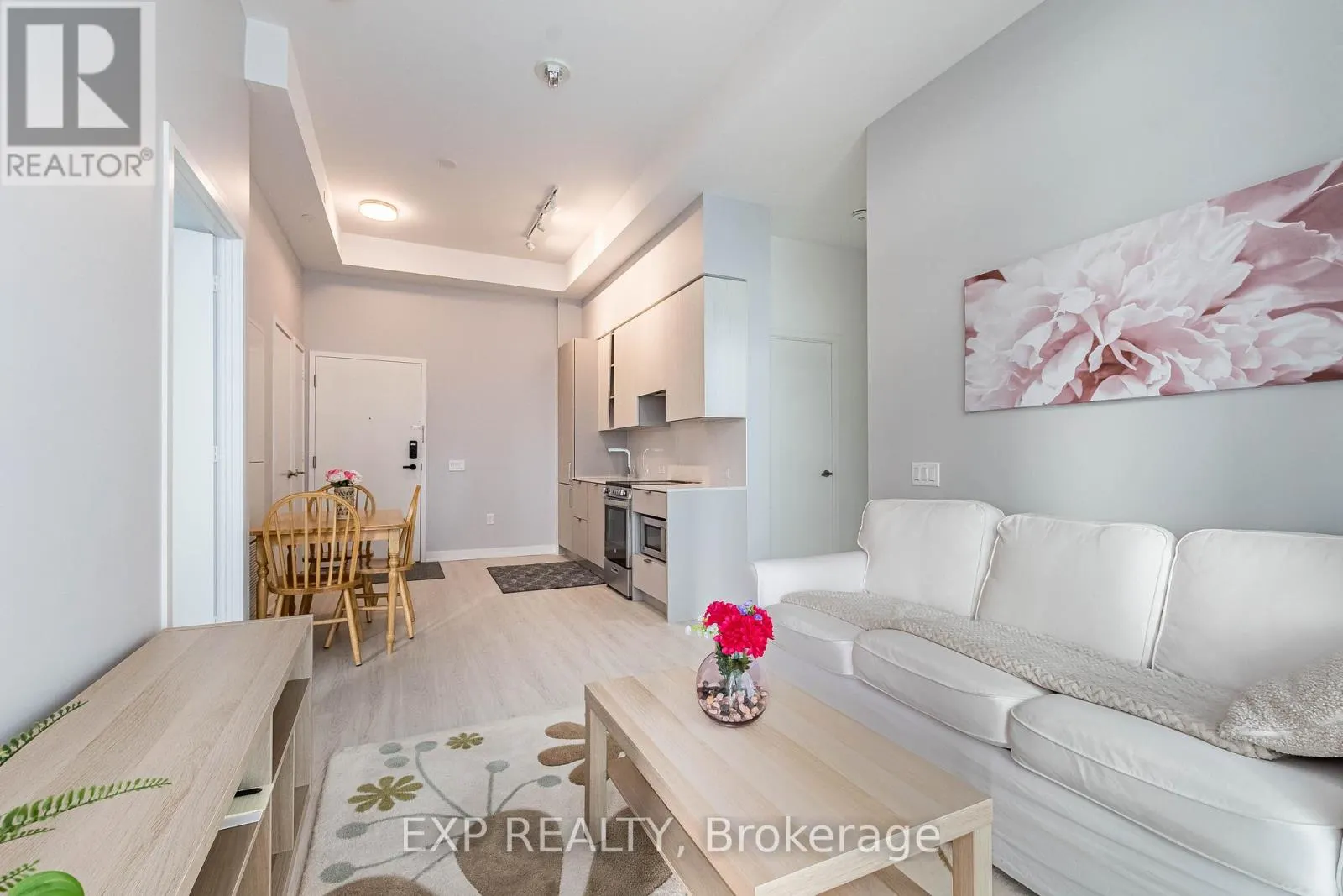 307 - 3883 QUARTZ ROAD