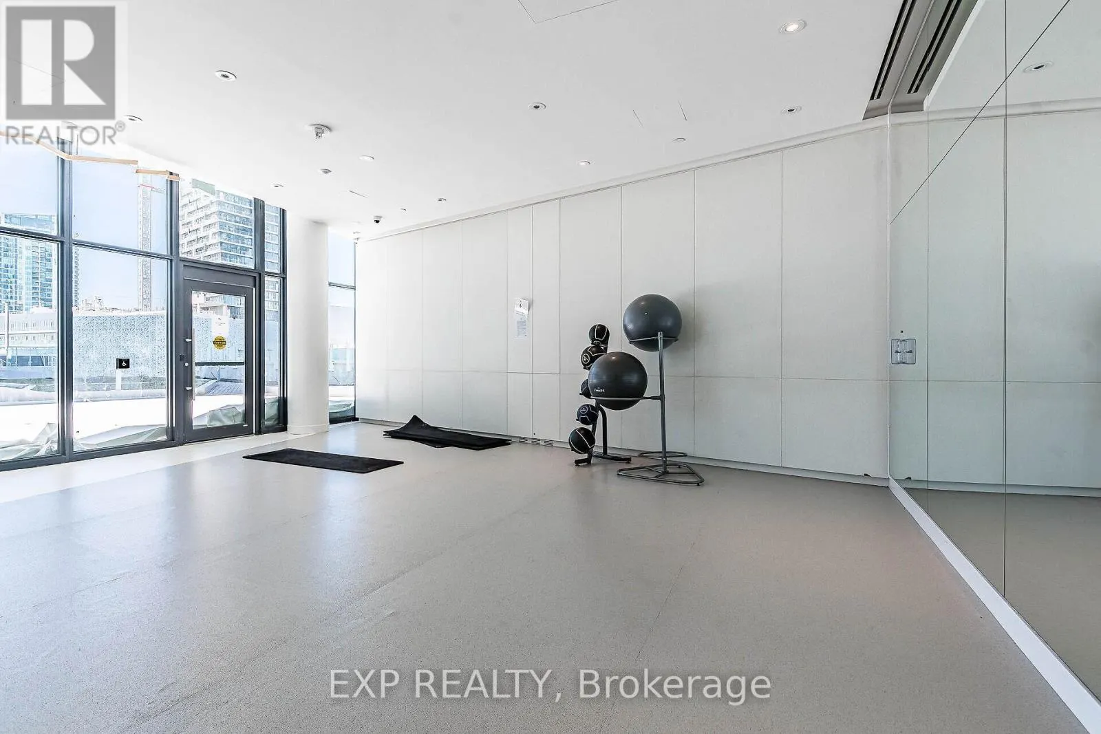 307 - 3883 QUARTZ ROAD