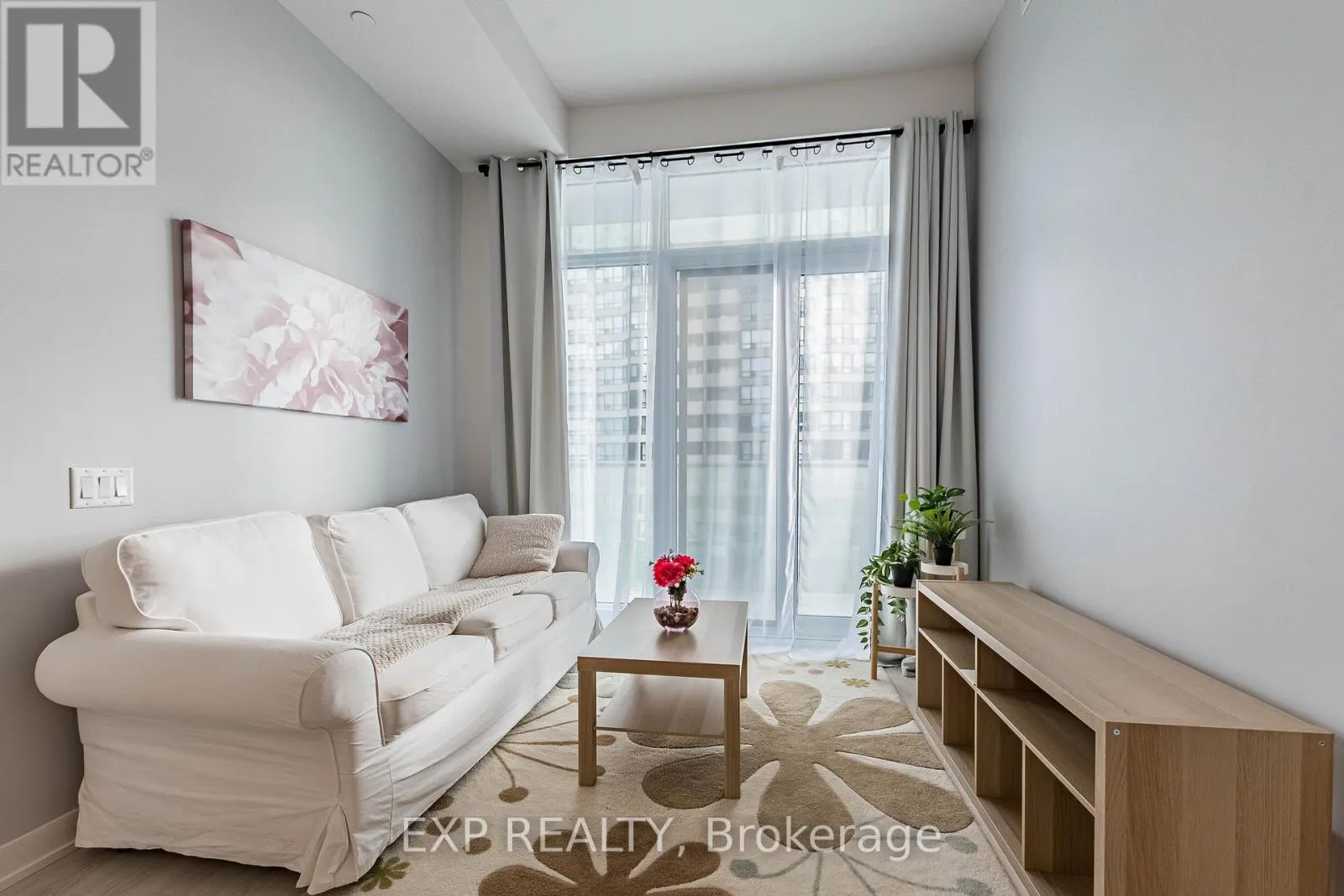 307 - 3883 QUARTZ ROAD