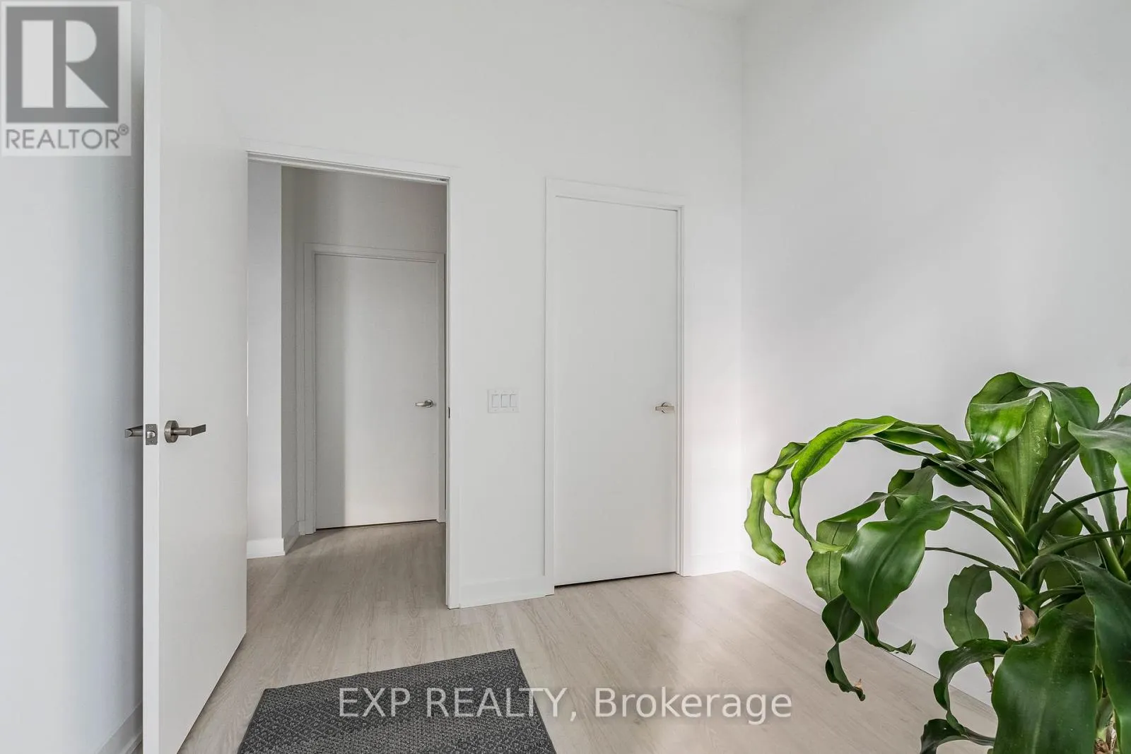 307 - 3883 QUARTZ ROAD