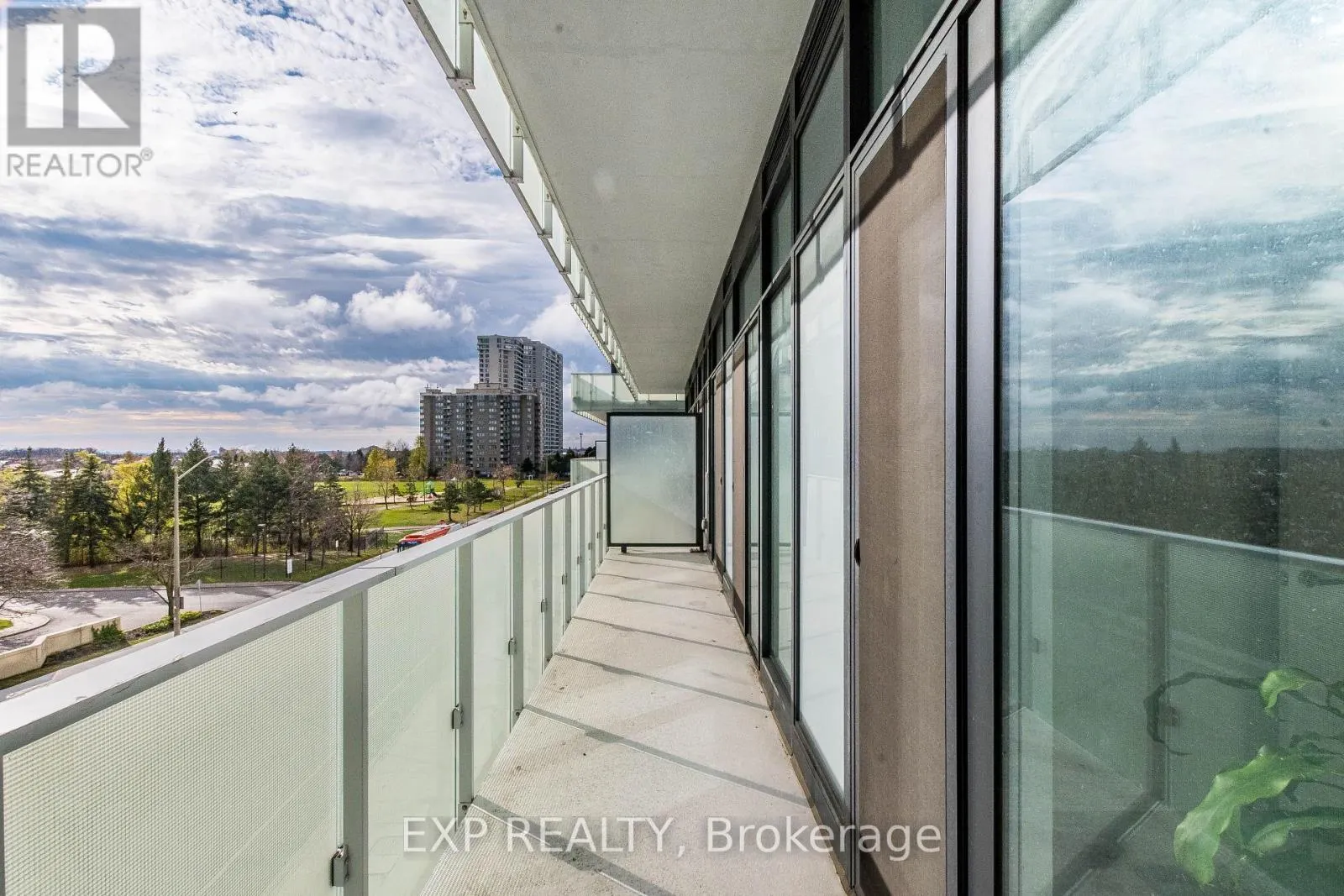 307 - 3883 QUARTZ ROAD