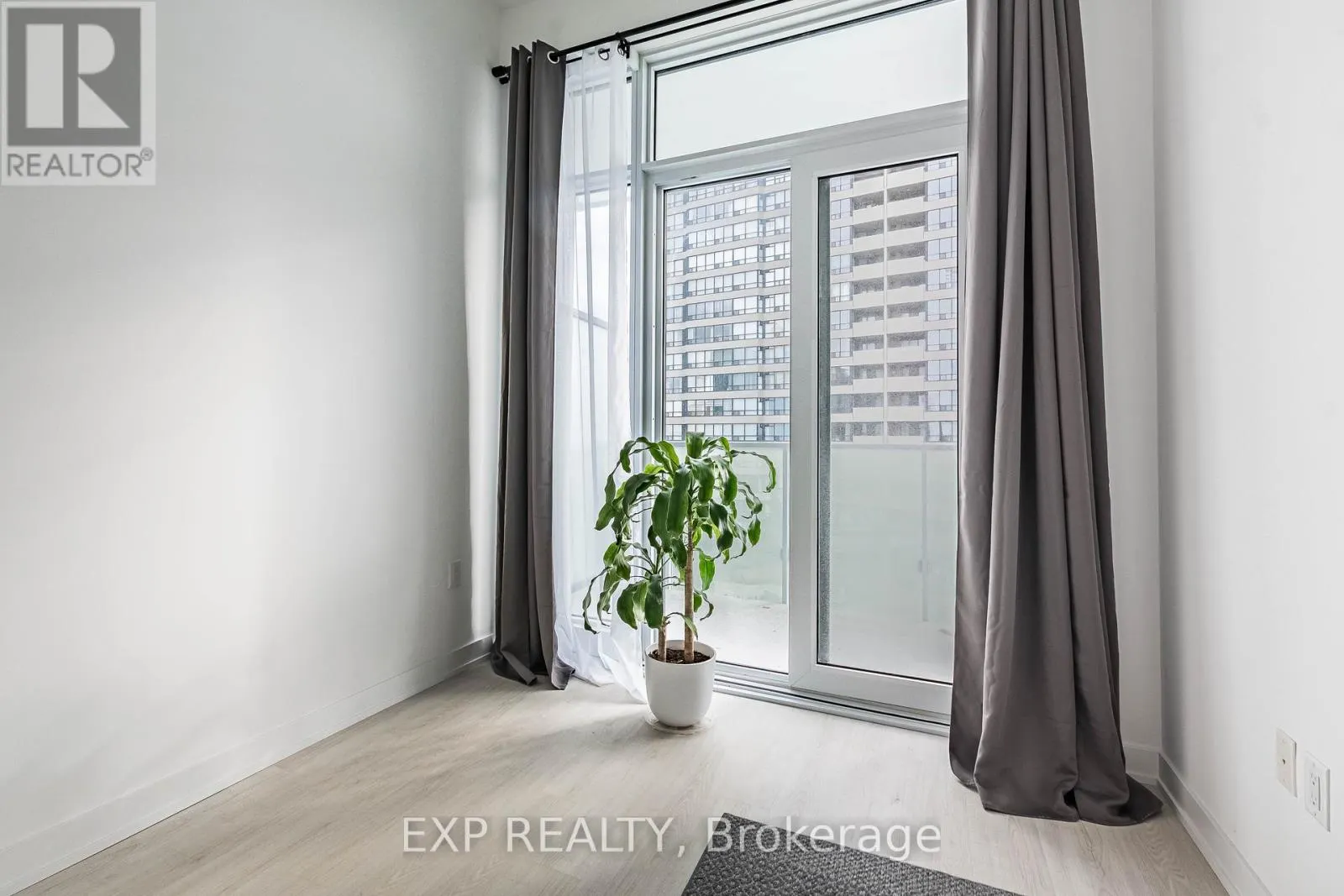 307 - 3883 QUARTZ ROAD