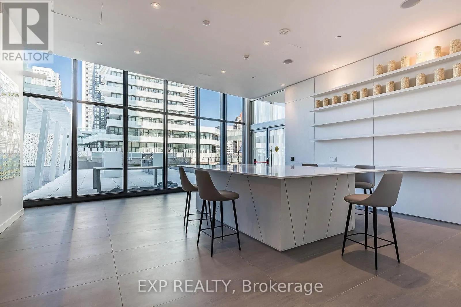 307 - 3883 QUARTZ ROAD
