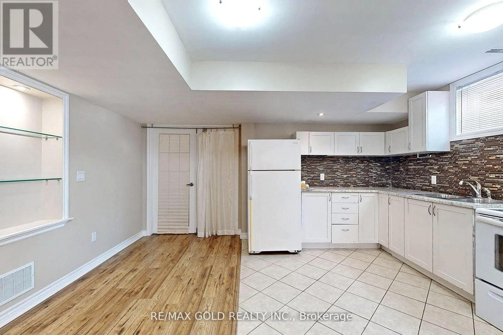(BASEMENT) - 301 PEREGRINE WAY