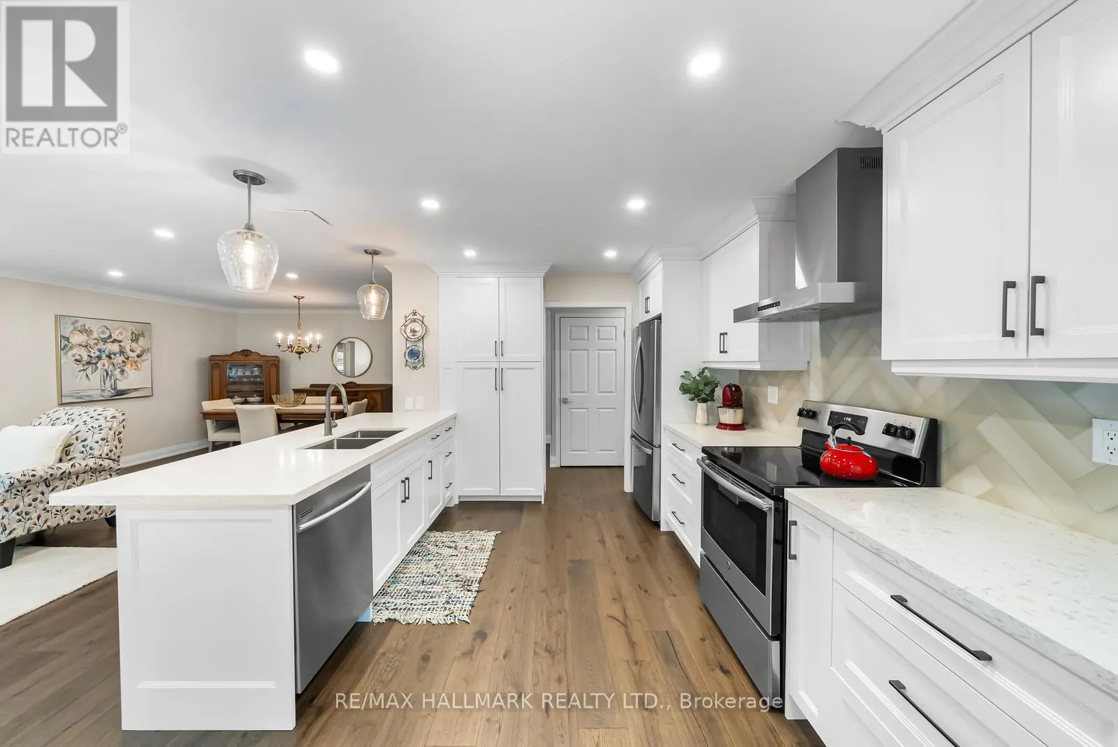 104 - 2210 LAKESHORE ROAD
