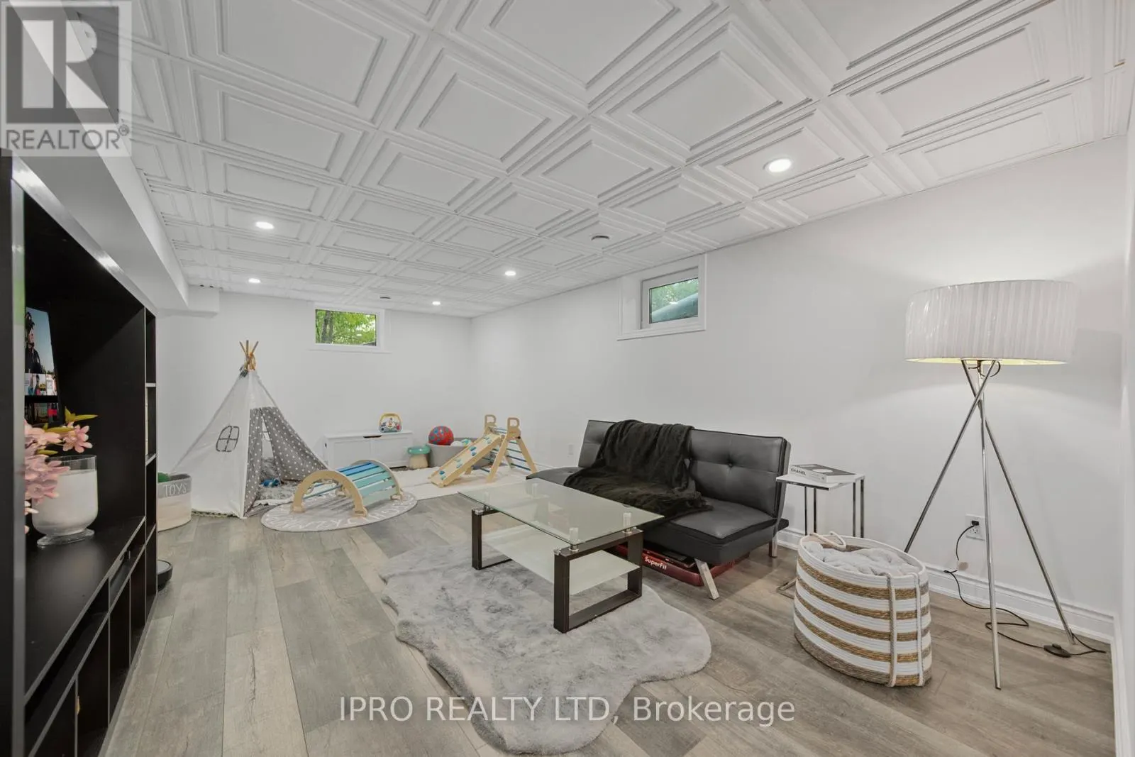 49 WESTVIEW CRESCENT