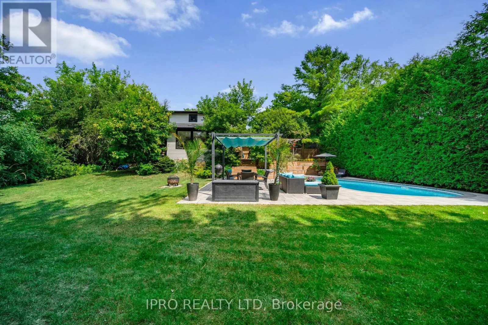 49 WESTVIEW CRESCENT