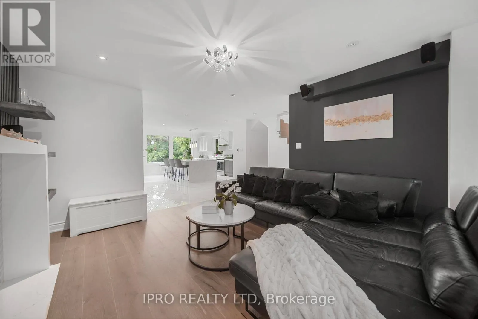49 WESTVIEW CRESCENT