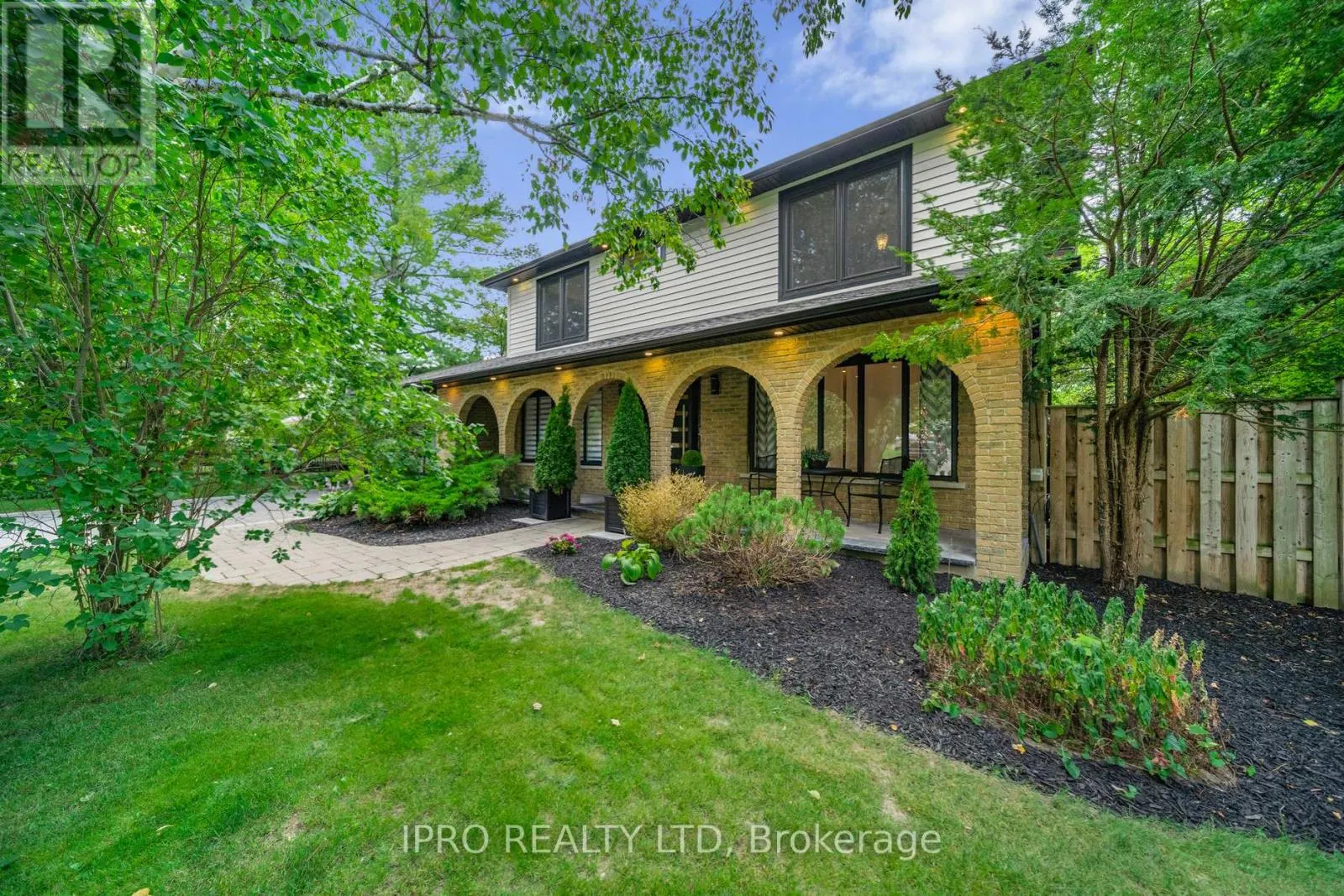 49 WESTVIEW CRESCENT
