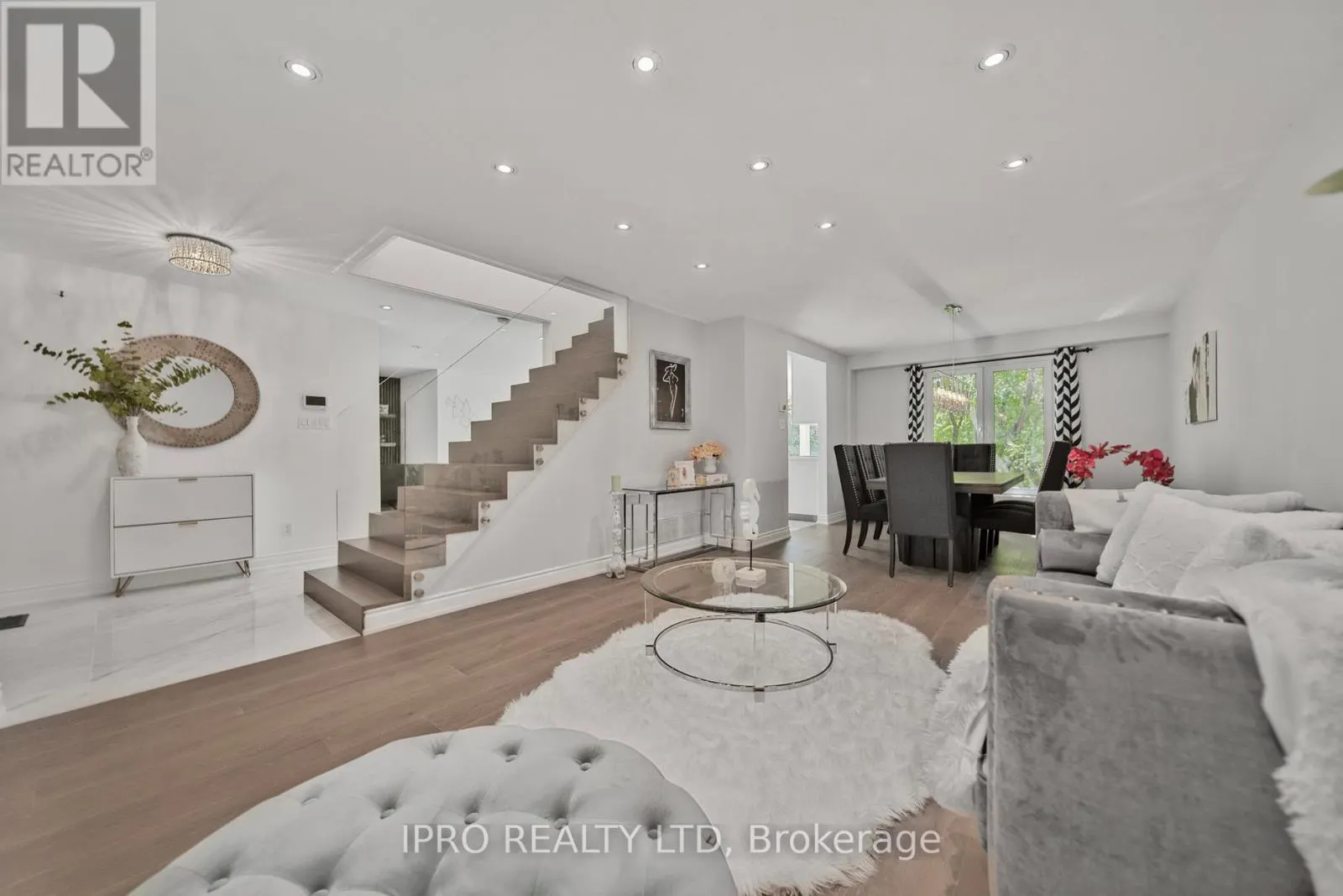 49 WESTVIEW CRESCENT