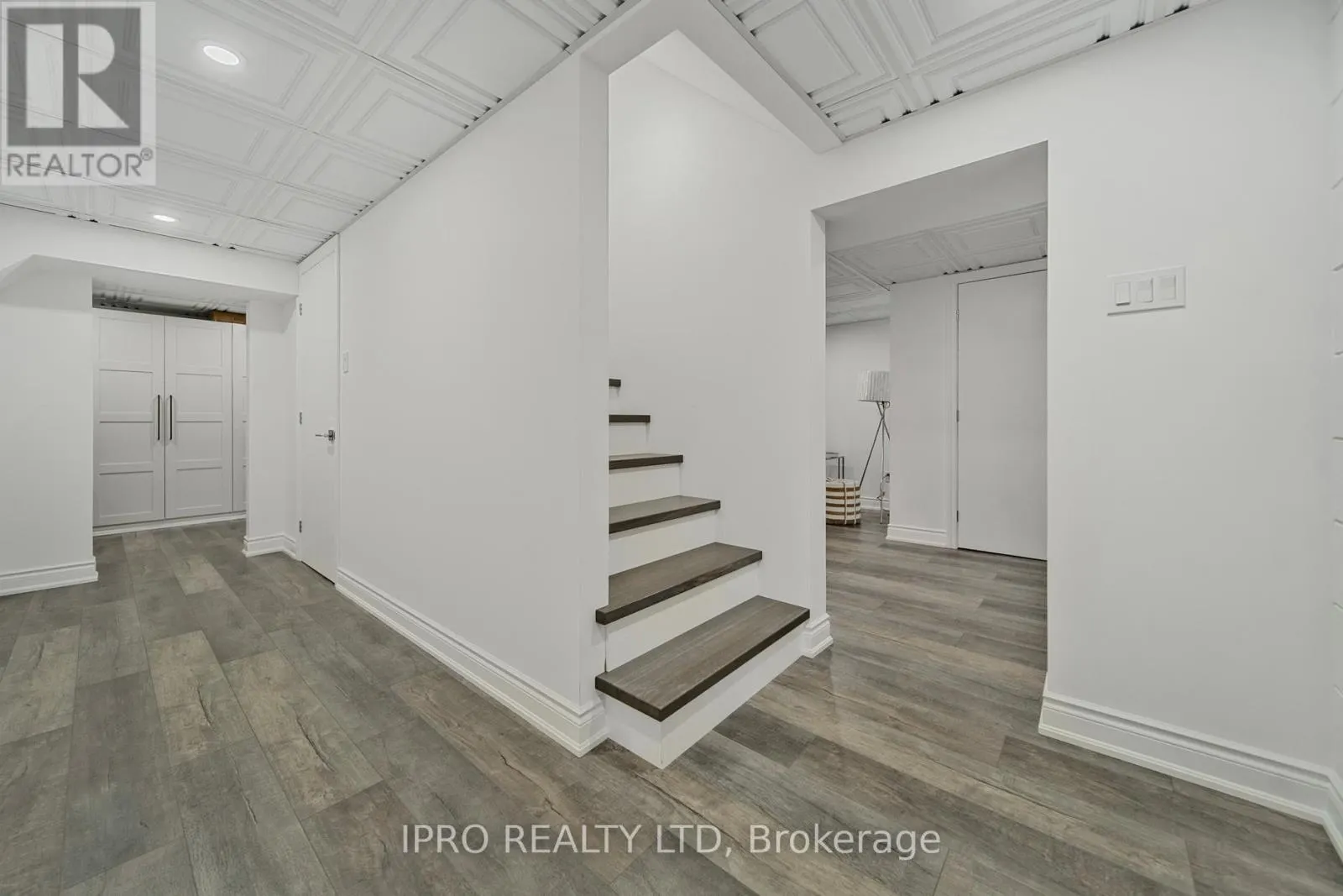 49 WESTVIEW CRESCENT