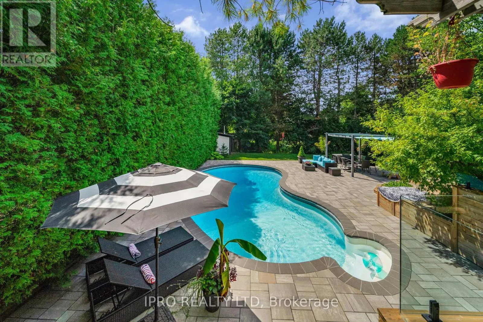 49 WESTVIEW CRESCENT