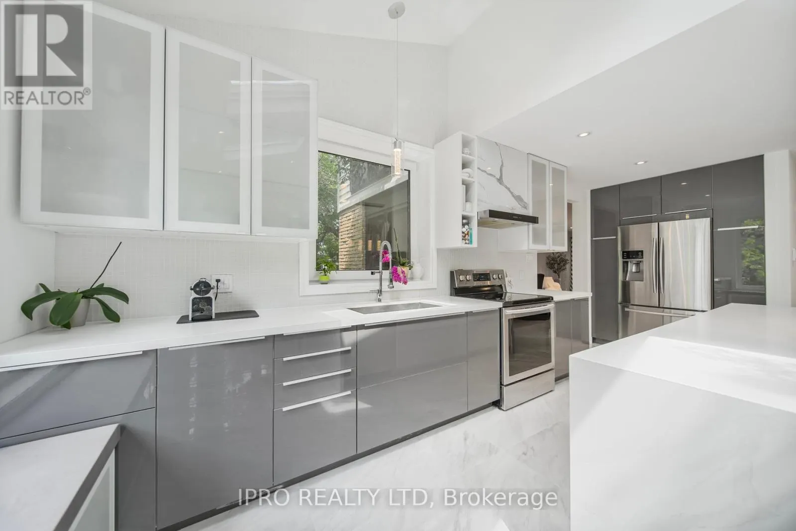 49 WESTVIEW CRESCENT