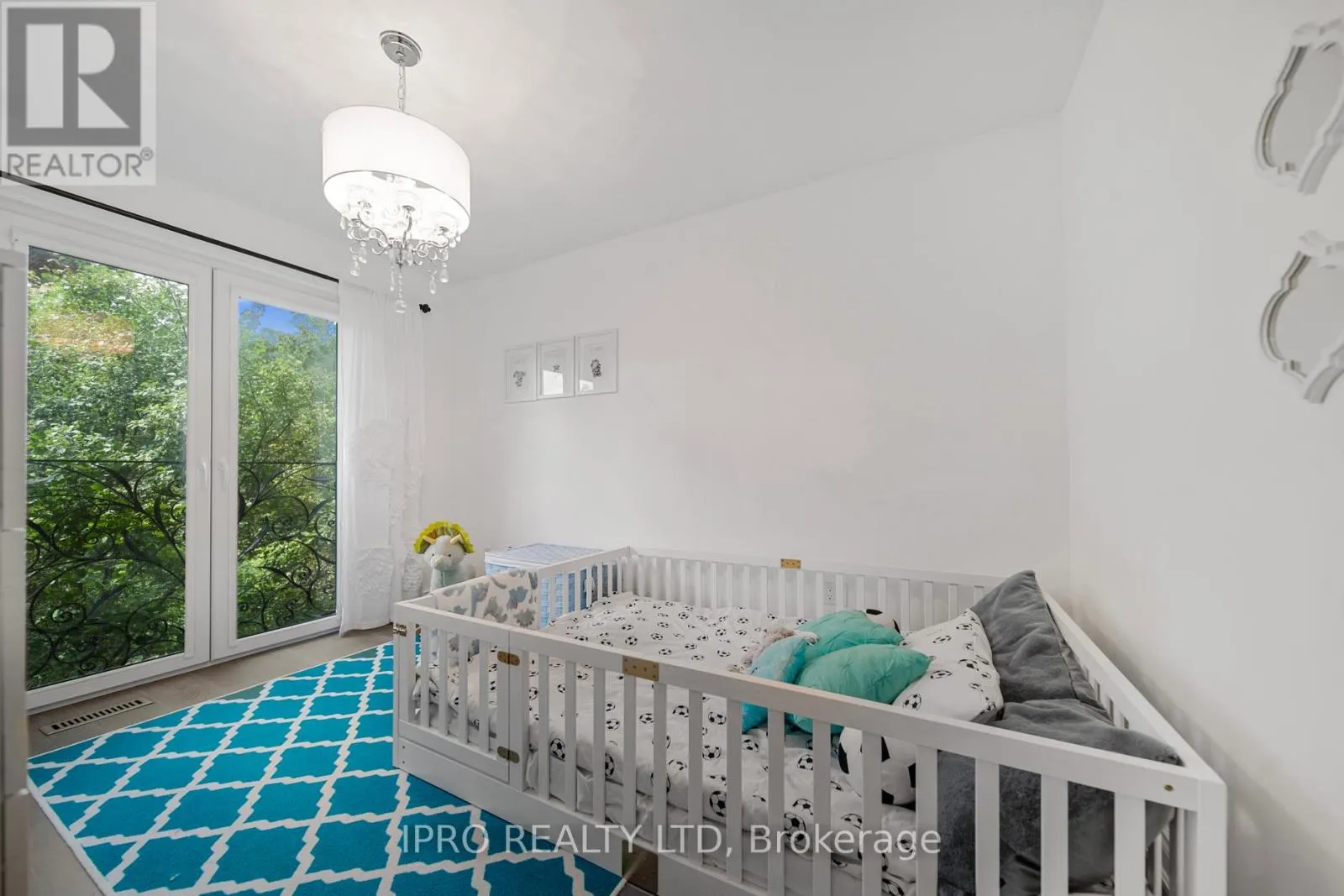 49 WESTVIEW CRESCENT