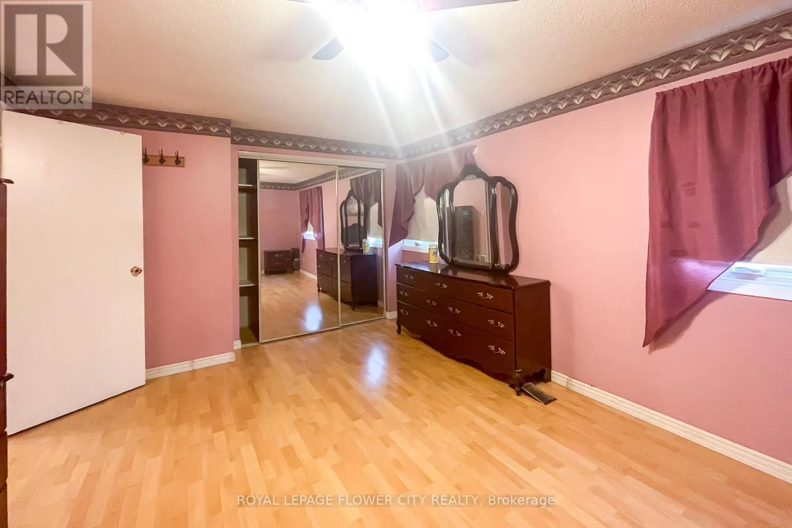 43 GREENWICH CIRCLE