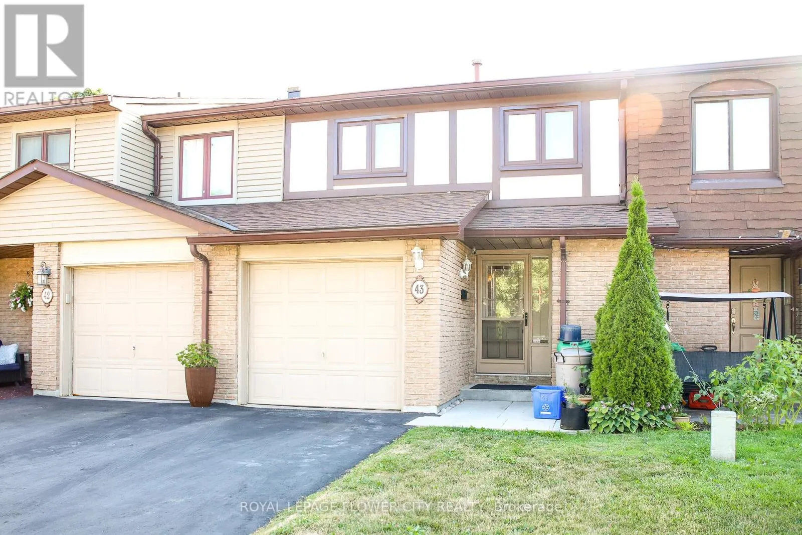 43 GREENWICH CIRCLE