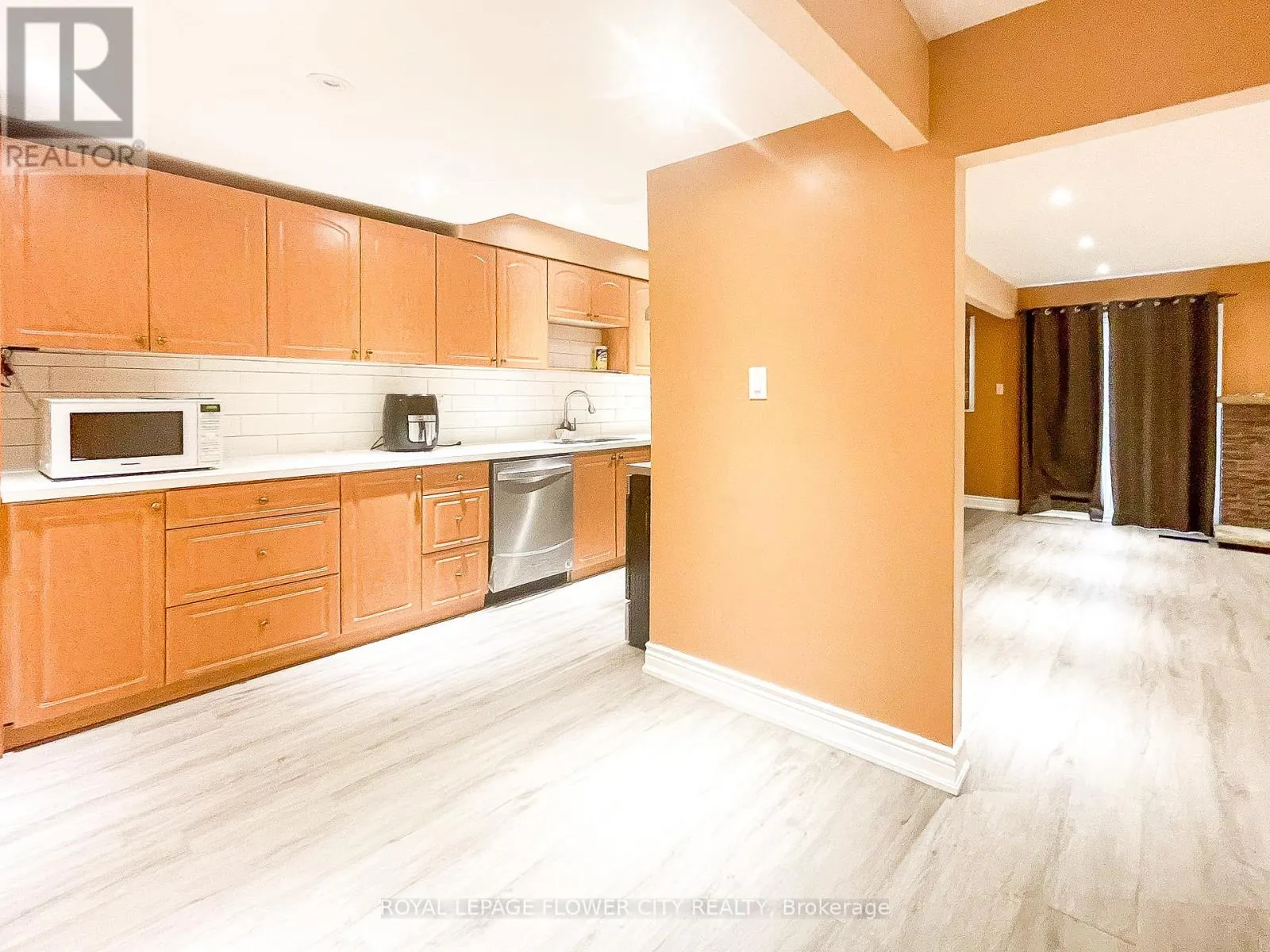 43 GREENWICH CIRCLE