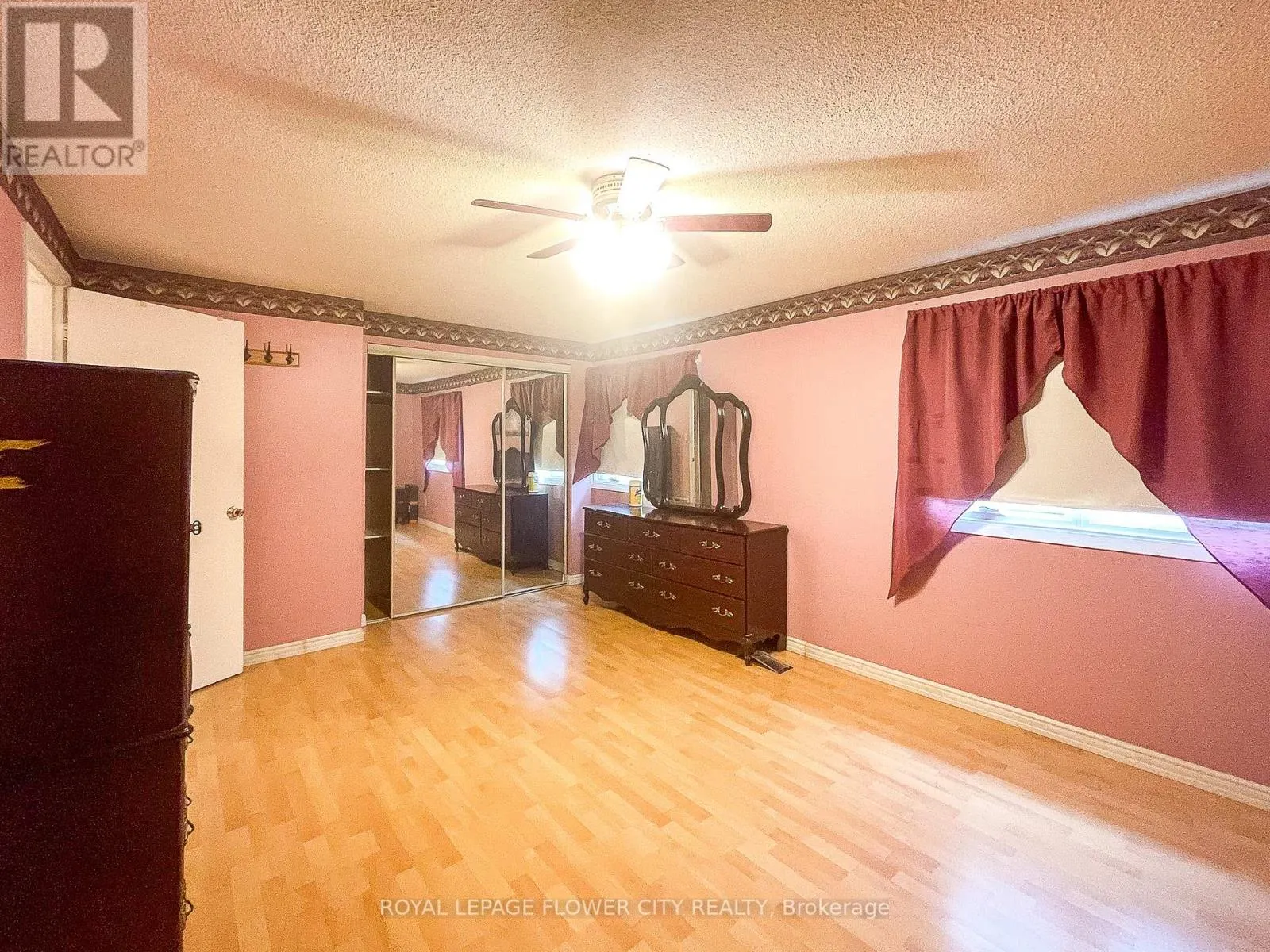 43 GREENWICH CIRCLE