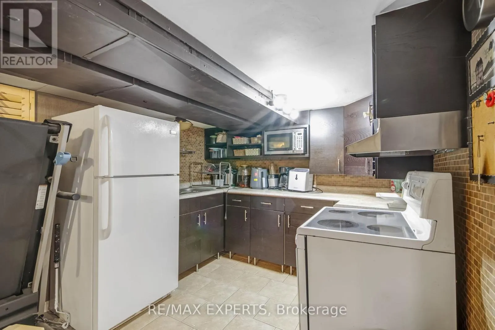 28 MAHONEY AVENUE