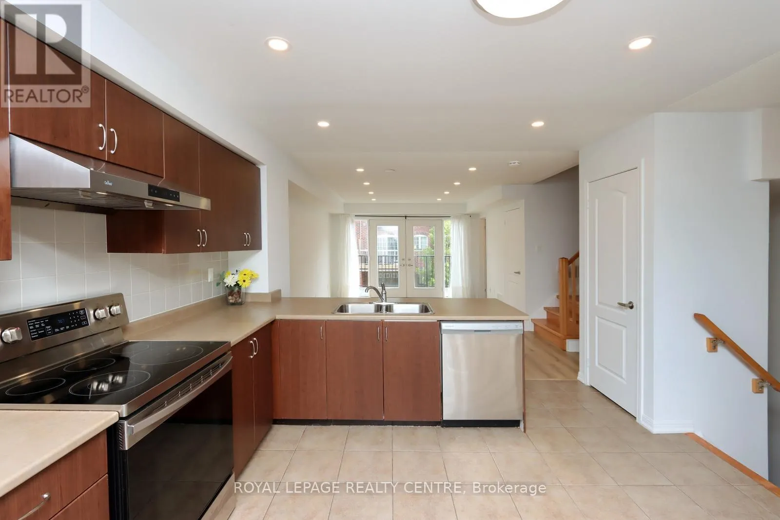 4 - 3135 BOXFORD CRESCENT
