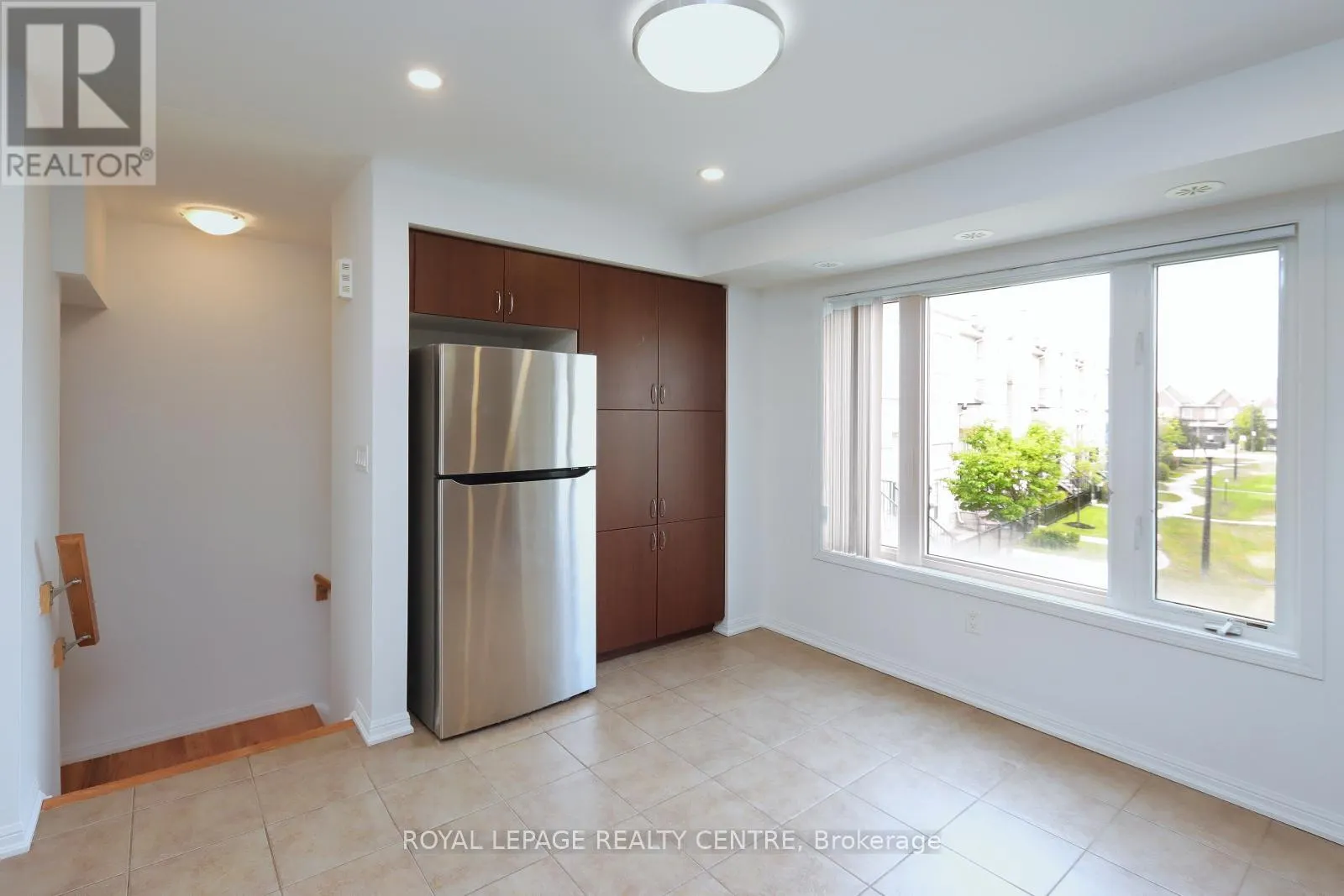 4 - 3135 BOXFORD CRESCENT