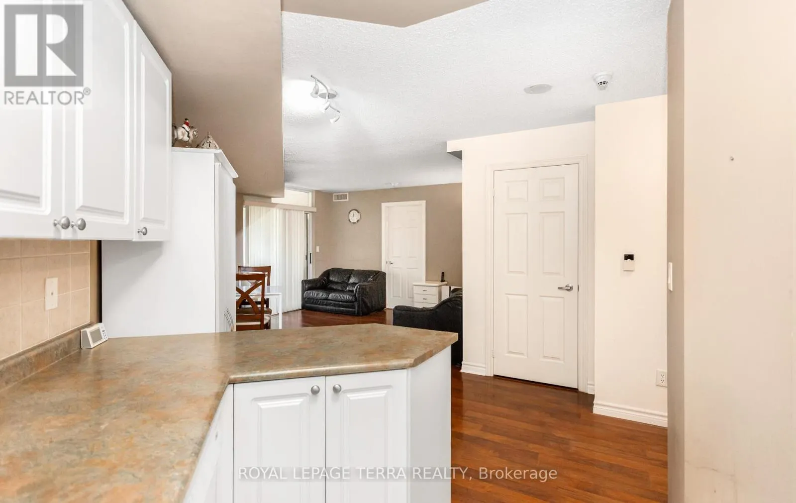 430 - 3888 DUKE OF YORK BOULEVARD