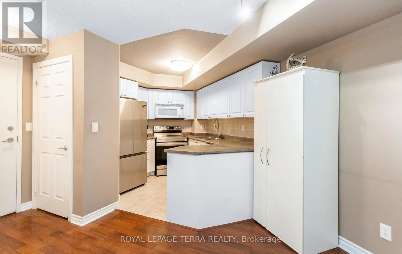 430 - 3888 DUKE OF YORK BOULEVARD