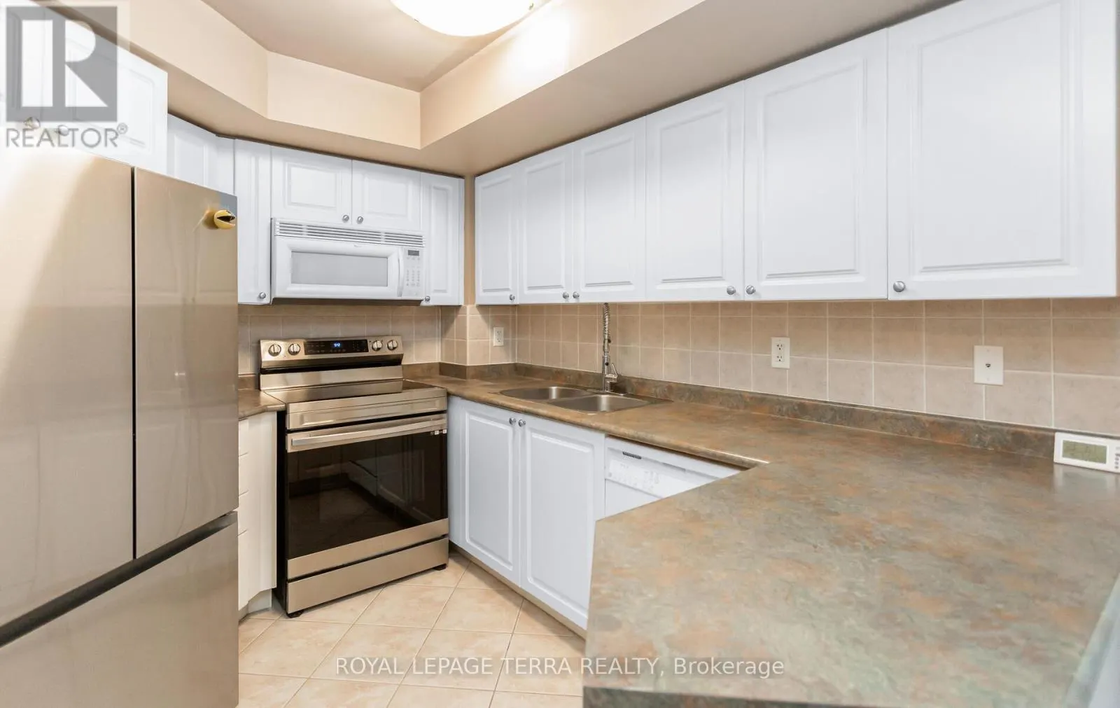 430 - 3888 DUKE OF YORK BOULEVARD