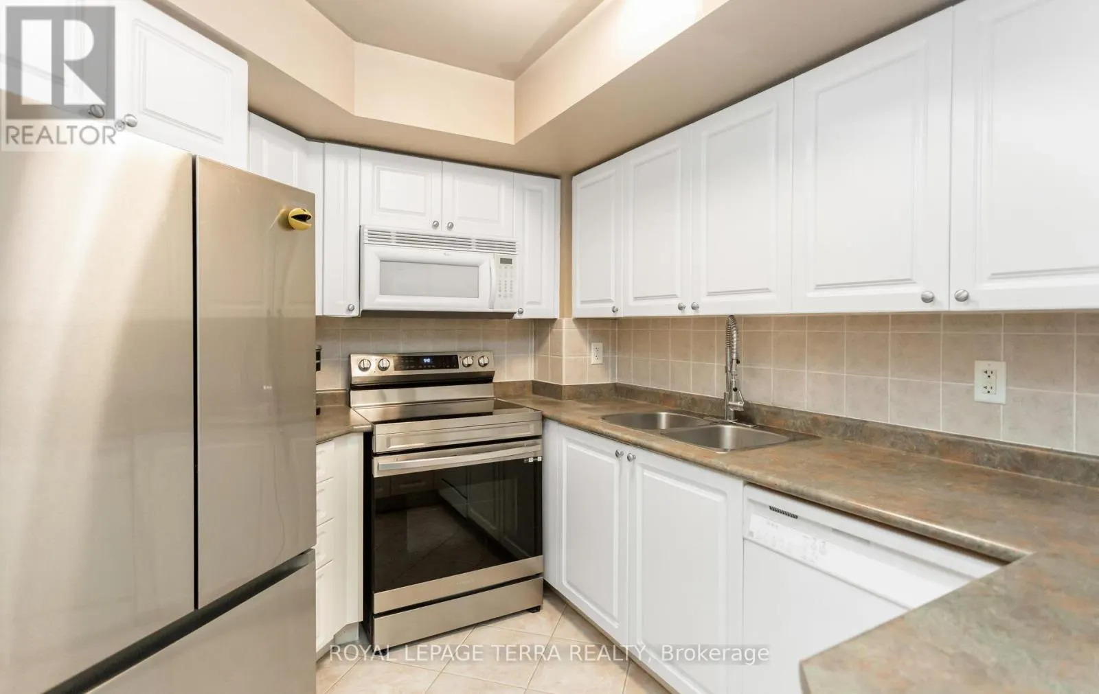 430 - 3888 DUKE OF YORK BOULEVARD