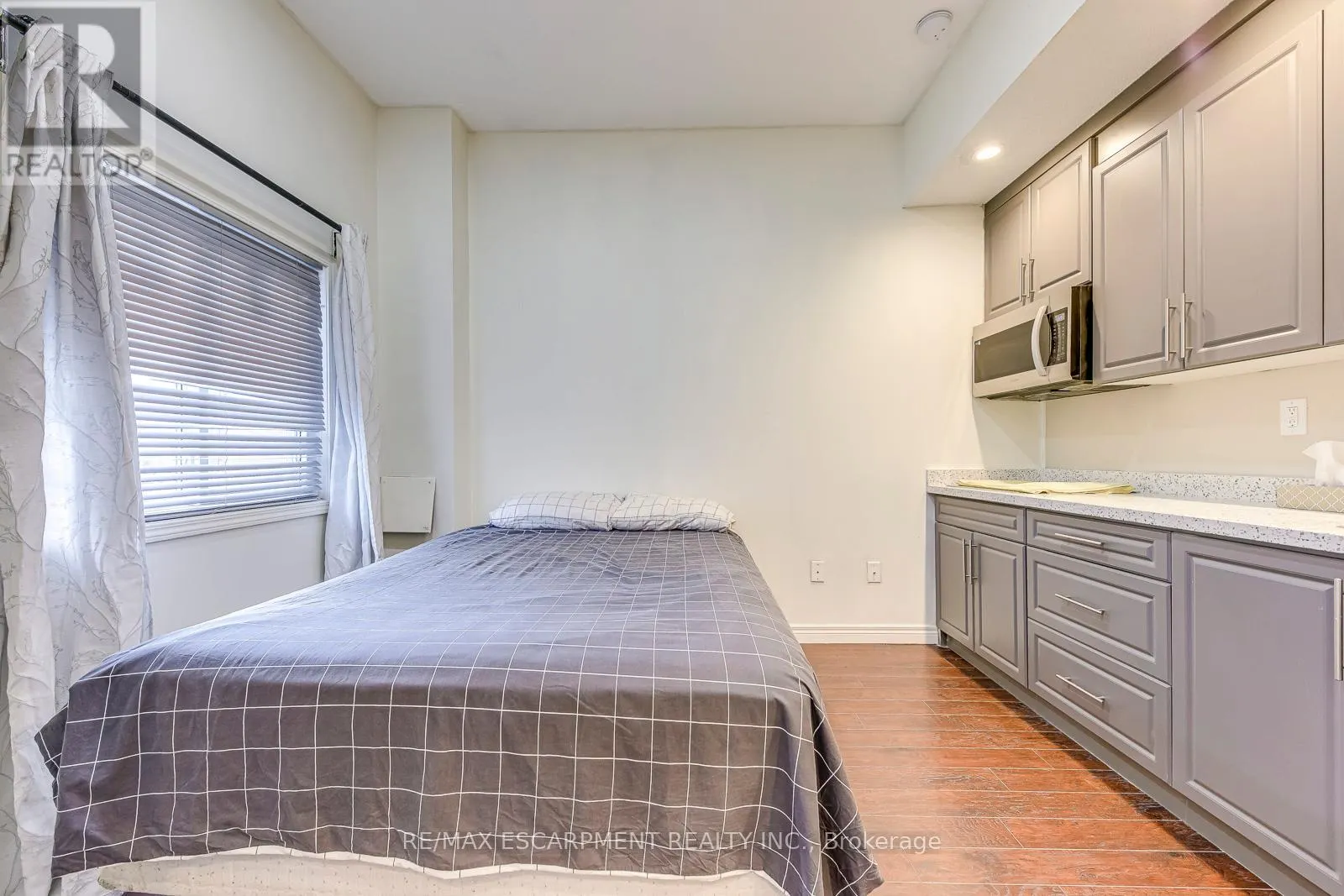 2237 PRESCOTT PLACE