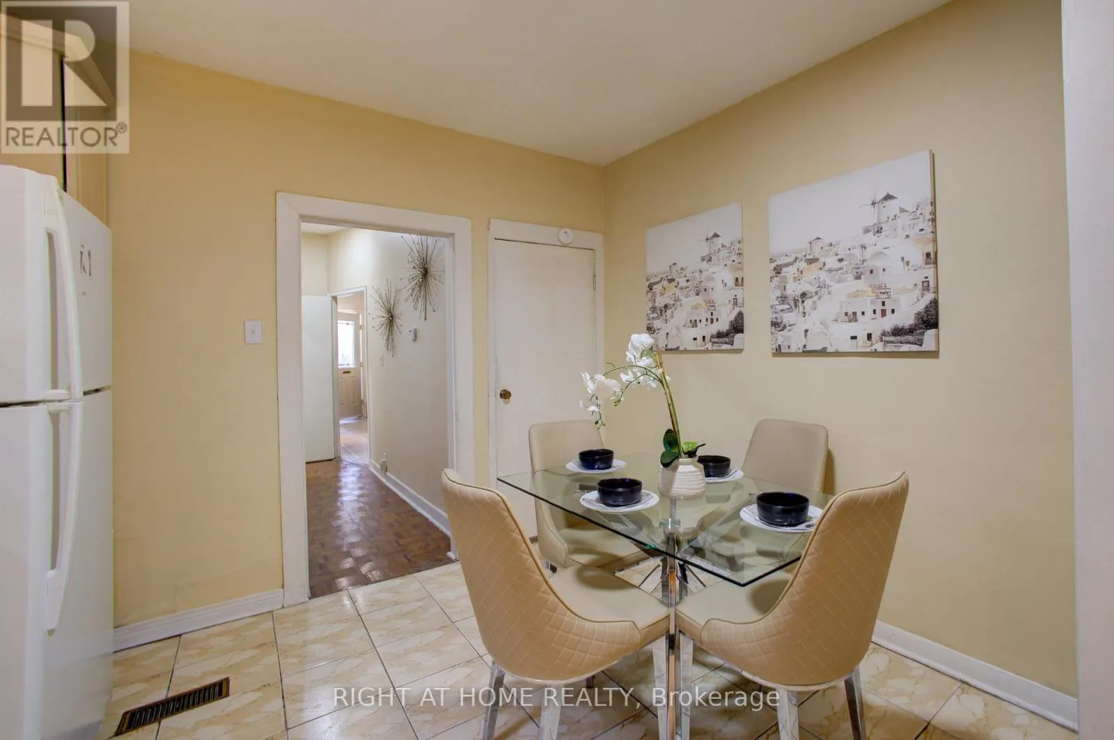 82 UXBRIDGE AVENUE E