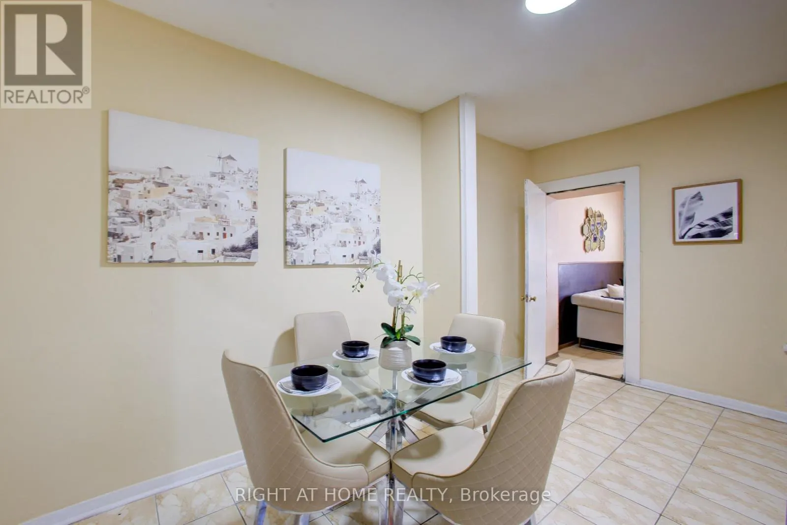 82 UXBRIDGE AVENUE E