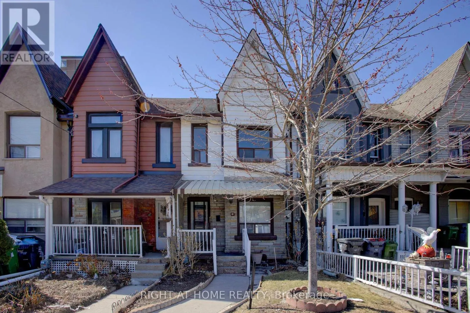 82 UXBRIDGE AVENUE E