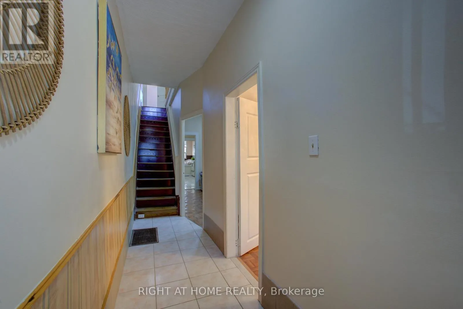82 UXBRIDGE AVENUE E