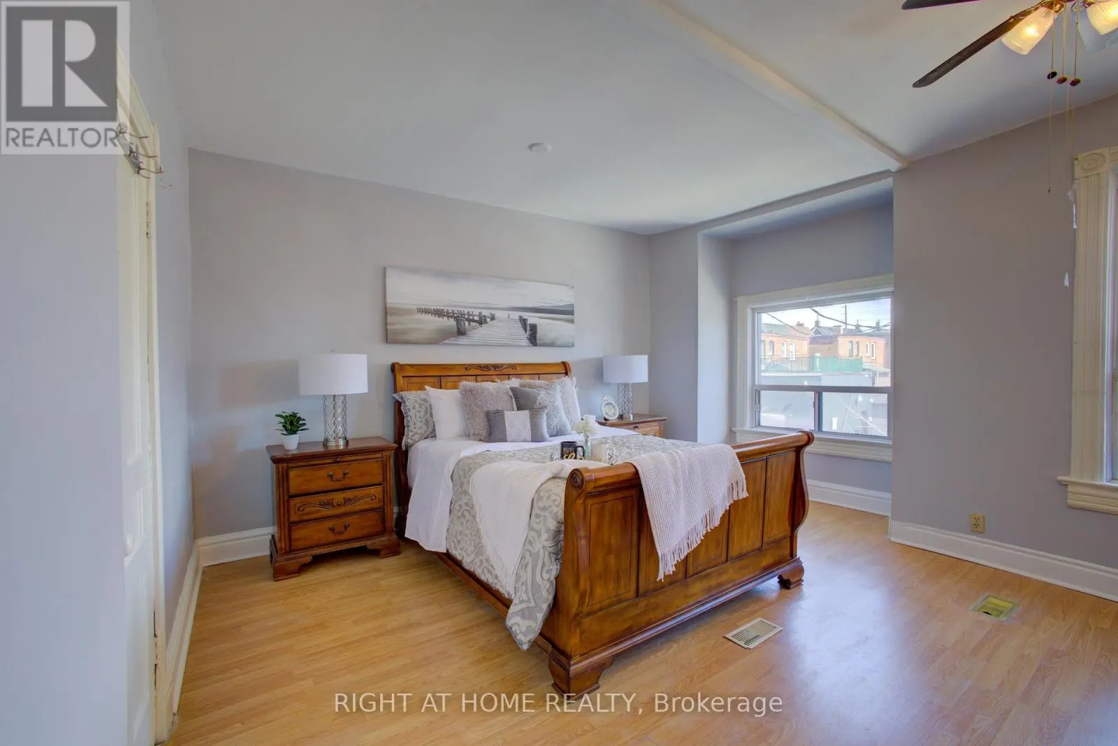 82 UXBRIDGE AVENUE E
